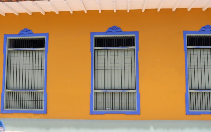 Lime Render vs Modern Paint: Best Finishes for Stone Cottages