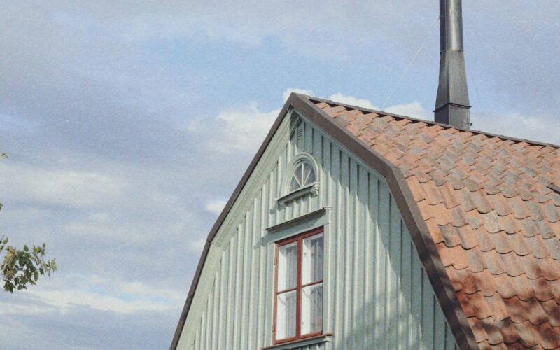 Welsh Slate vs Spanish: Storm Resistance for UK Coastal Homes