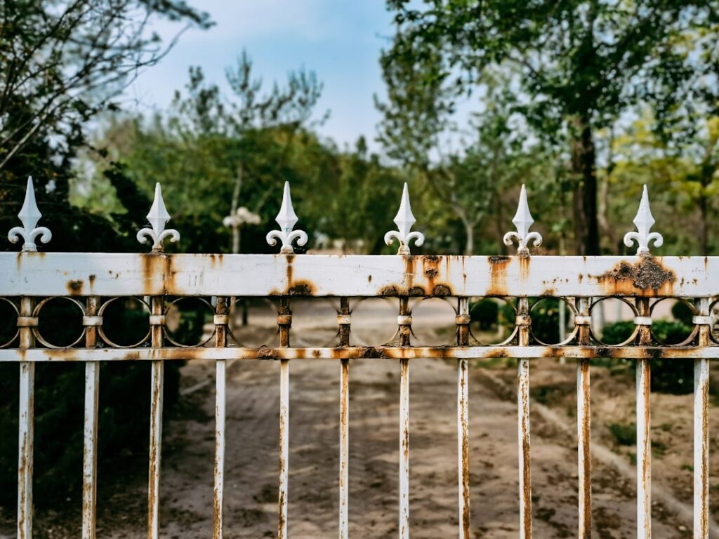 Acoustic Fencing Solutions for Properties Near M25