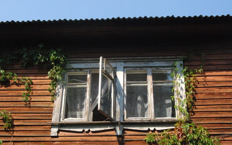 Sash Window Restoration: Draught Proofing Georgian Panes