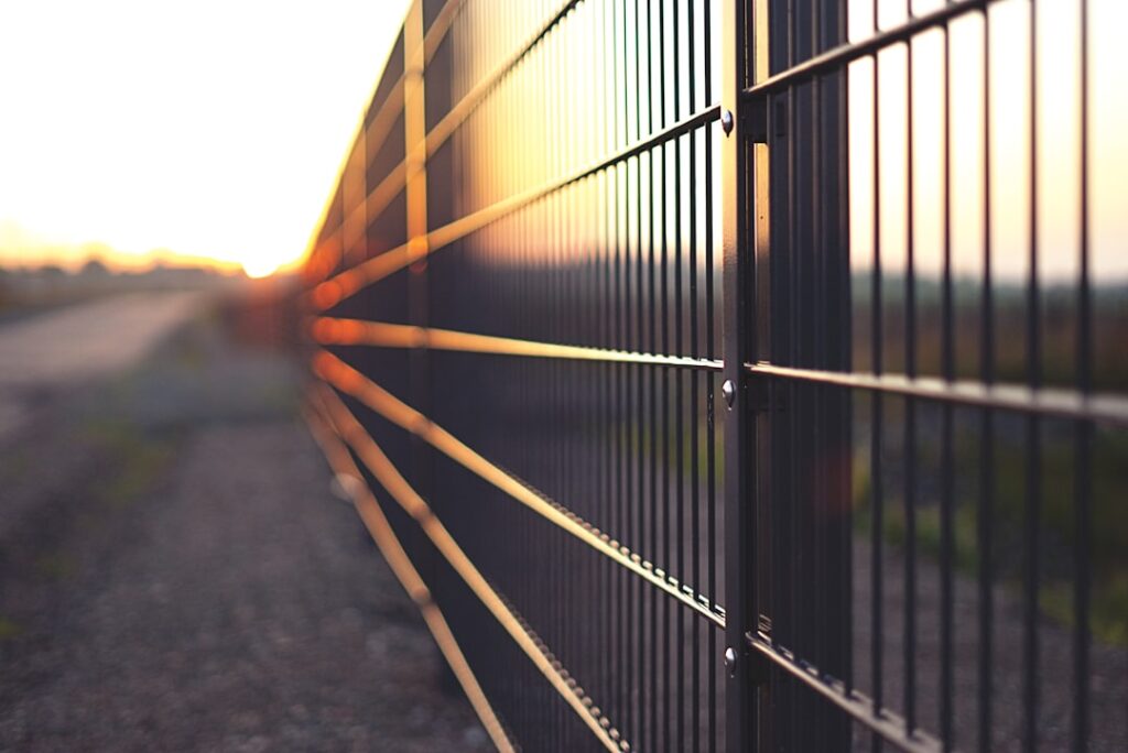 Acoustic Fencing Solutions for Properties Near M25