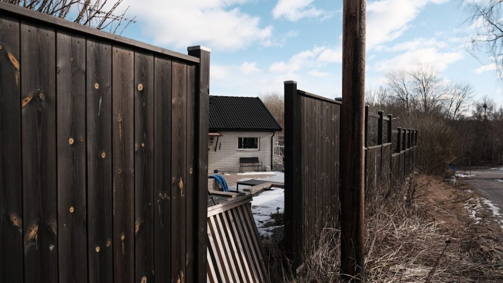 Composite Fencing: Noise Reduction Near A-Roads