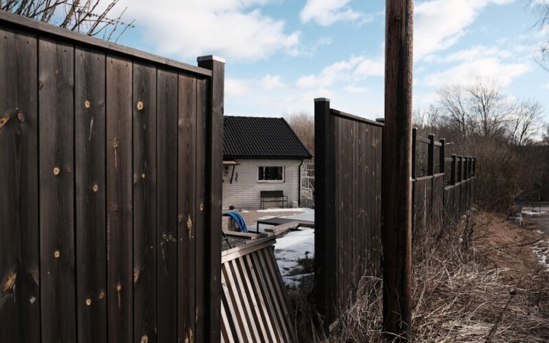 Composite Fencing: Noise Reduction Near A-Roads