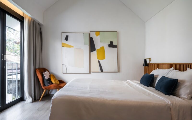 Lime Wash vs Modern Paint for Cotswold Stone Cottages