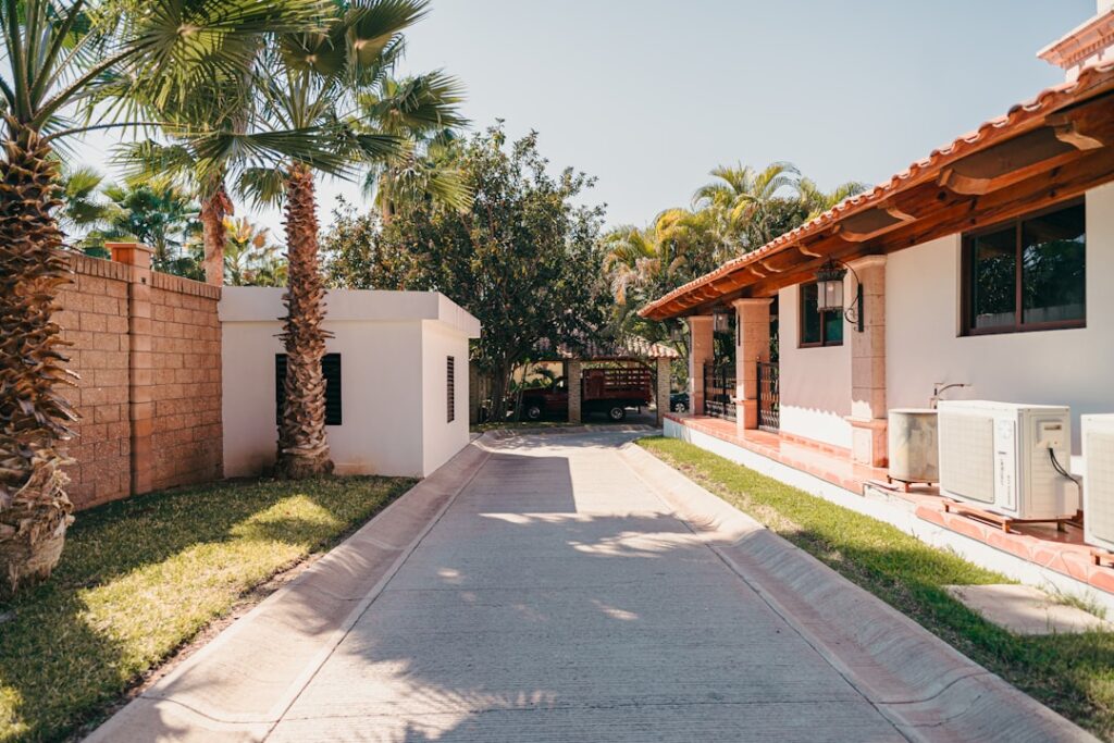 Resin Bound vs Tarmac: SuDS Compliance for New Driveways