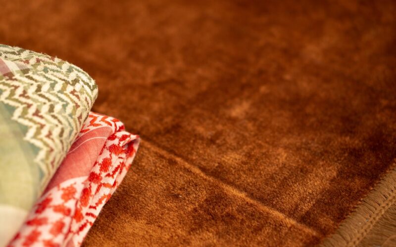 Hot Water Extraction vs Dry Cleaning: Best for UK Carpets