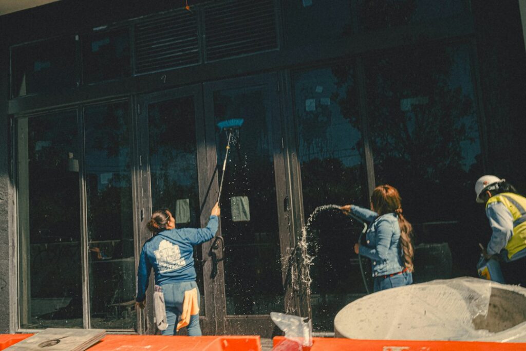 Rope Access Window Cleaning: HSE Working Standards
