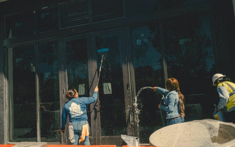 Rope Access Window Cleaning: HSE Working Standards
